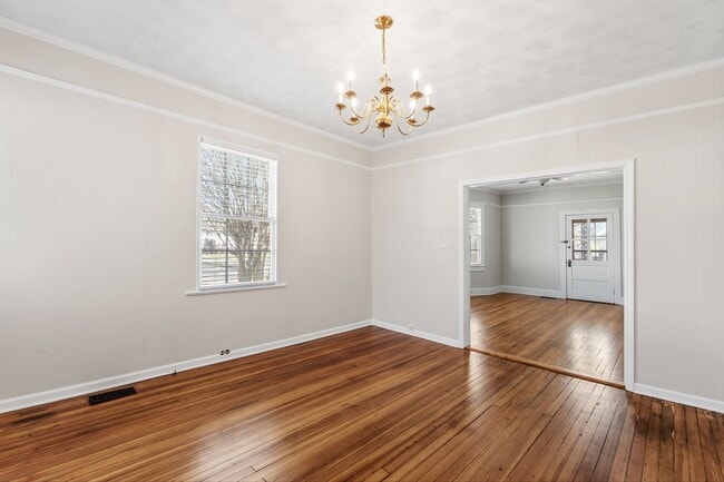 Building Photo - ELECTRICITY INCLUDED on this Renovated 2 B...