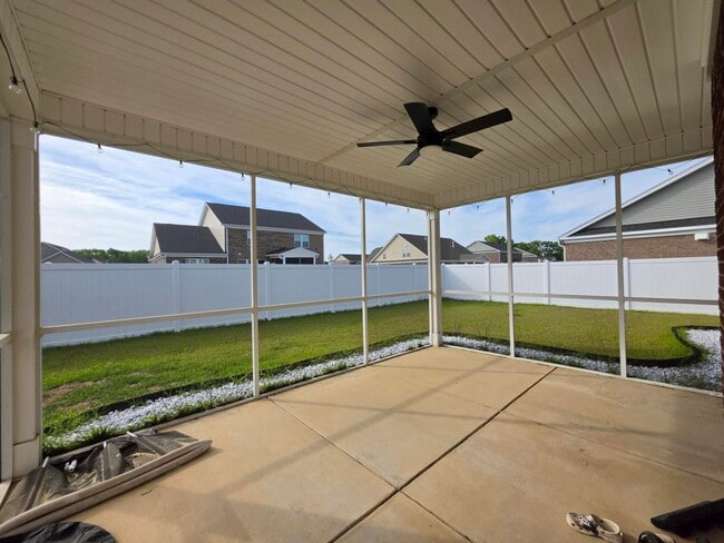 Building Photo - 3360 Rustic Dr