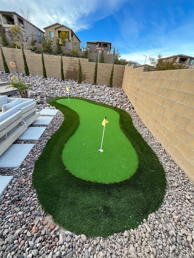 Building Photo - Stunning 3 Bedroom 3 Bathroom in Summerlin...