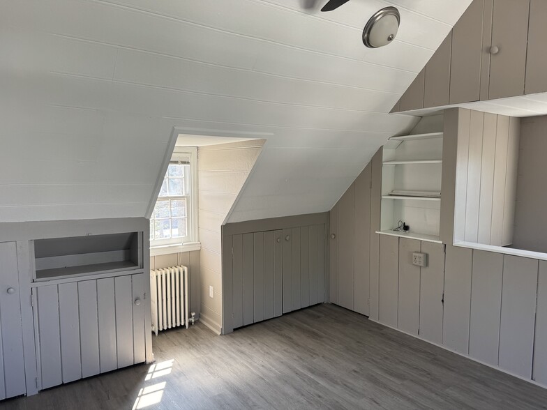 Building Photo - 1640 Whitney Ave