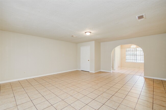 Building Photo - 9526 Balsam Ln