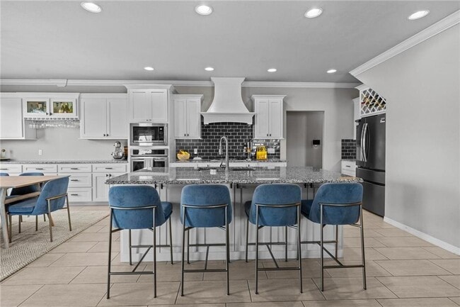 Building Photo - 801 Bellmara Cir