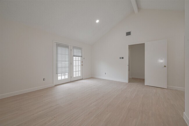 Building Photo - 15934 Barbarossa Dr