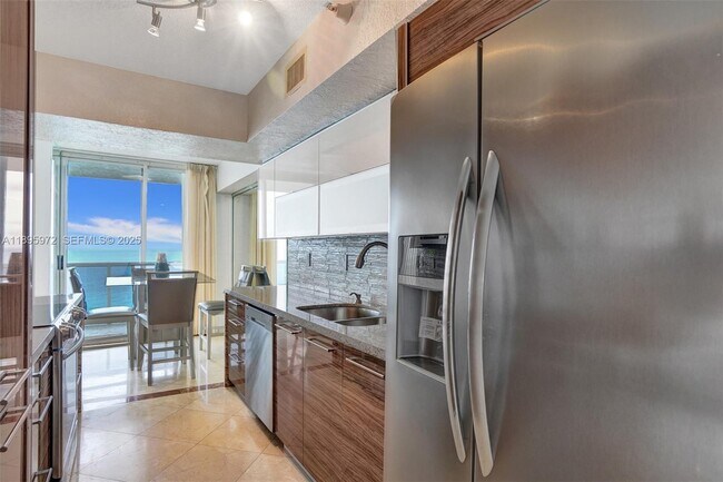 Building Photo - 16711 Collins Ave