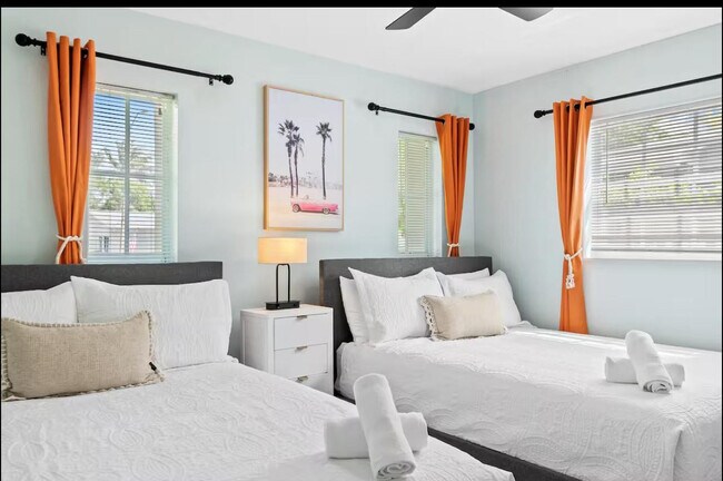 Building Photo - 304 SE 4th St