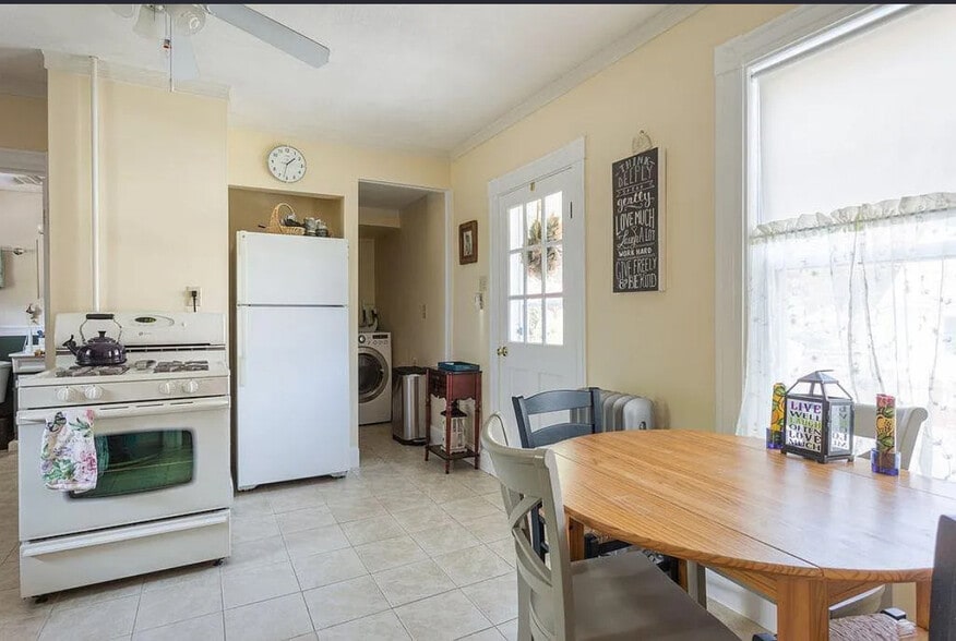 Building Photo - 23 Converse St