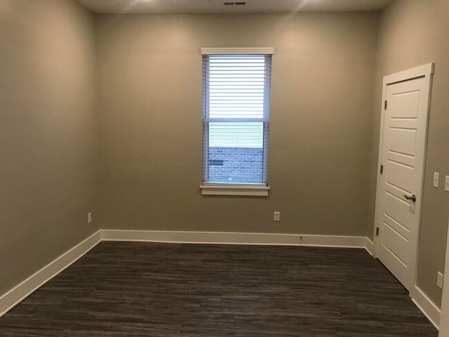 Building Photo - Highland Park Rental!