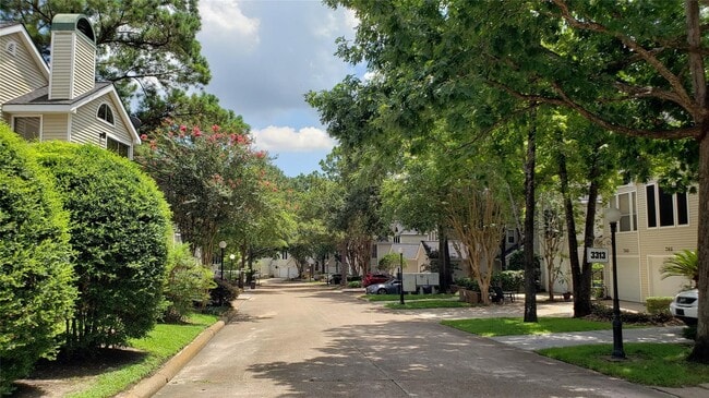 Building Photo - 3315 Golden Trails Dr