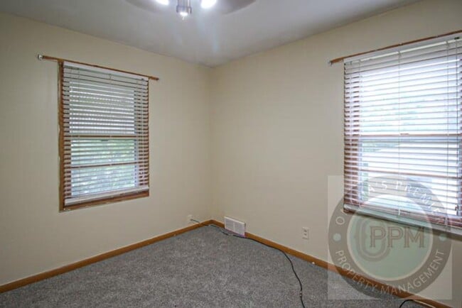 Building Photo - Raised Ranch | 3 Bedroom 2 Bathroom Home |...