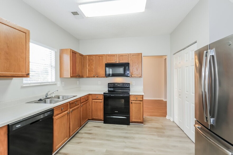 Building Photo - 1607 Thornwick Trace