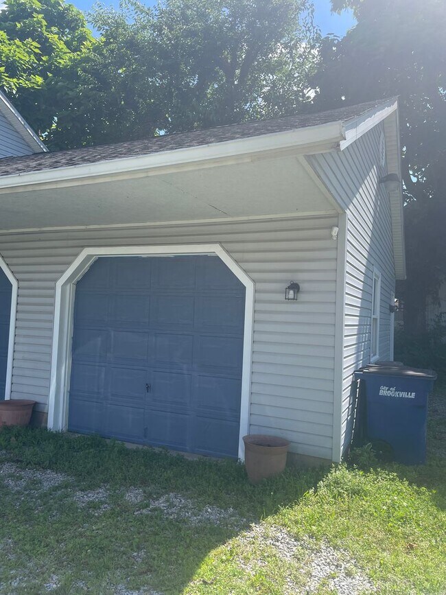 Building Photo - HayAve531-533