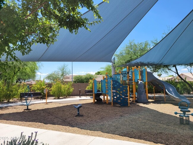 Building Photo - 2754 S Apache Dr