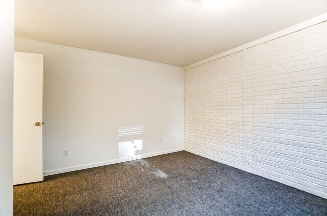 Building Photo - 3704 Willow Run Dr