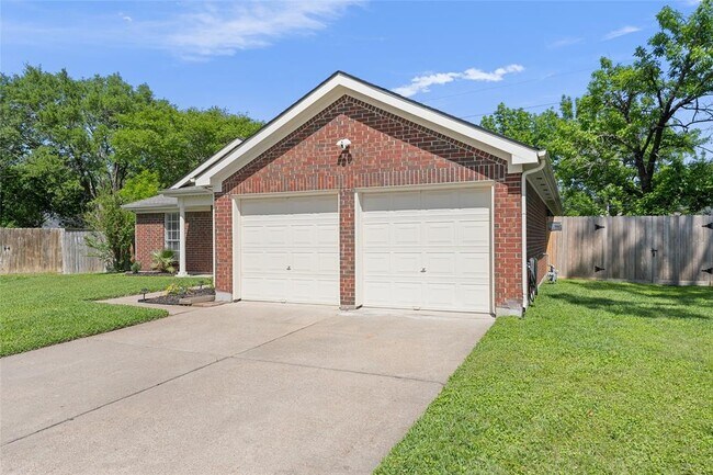 Building Photo - 17402 Eastwood Cir
