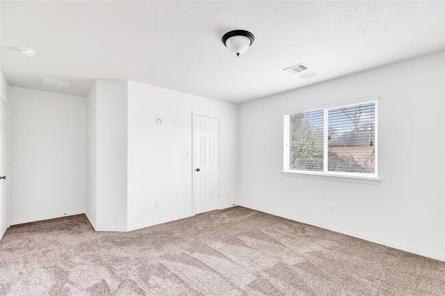 Building Photo - 630 Carriage View Ln