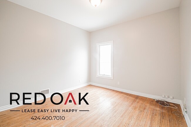 Building Photo - 109 S Sycamore Ave