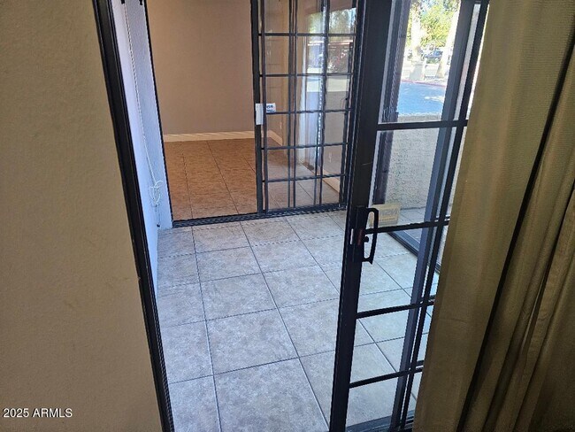 Building Photo - 3131 W Cochise Dr