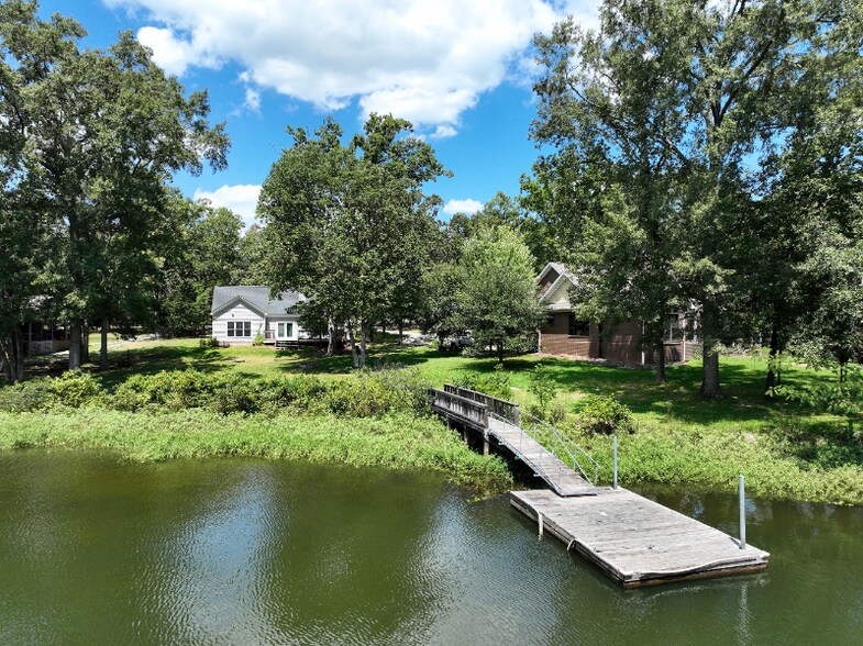 Building Photo - 425 Shamrock Ct
