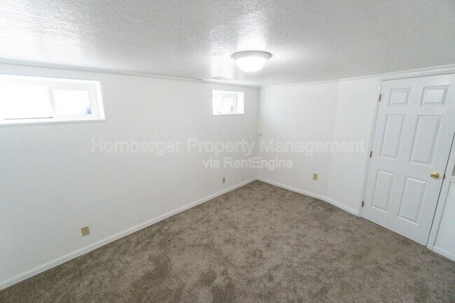 Building Photo - 4206 N Oak St
