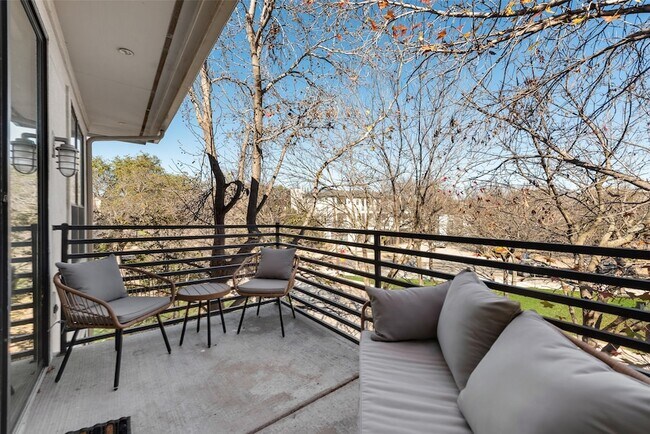 Building Photo - 4111 Gilbert Ave