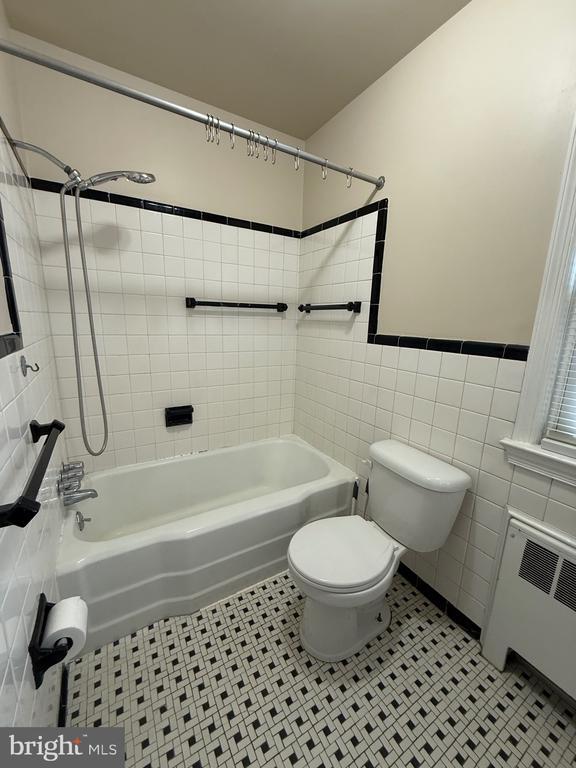 Building Photo - 118 St Marys Ave