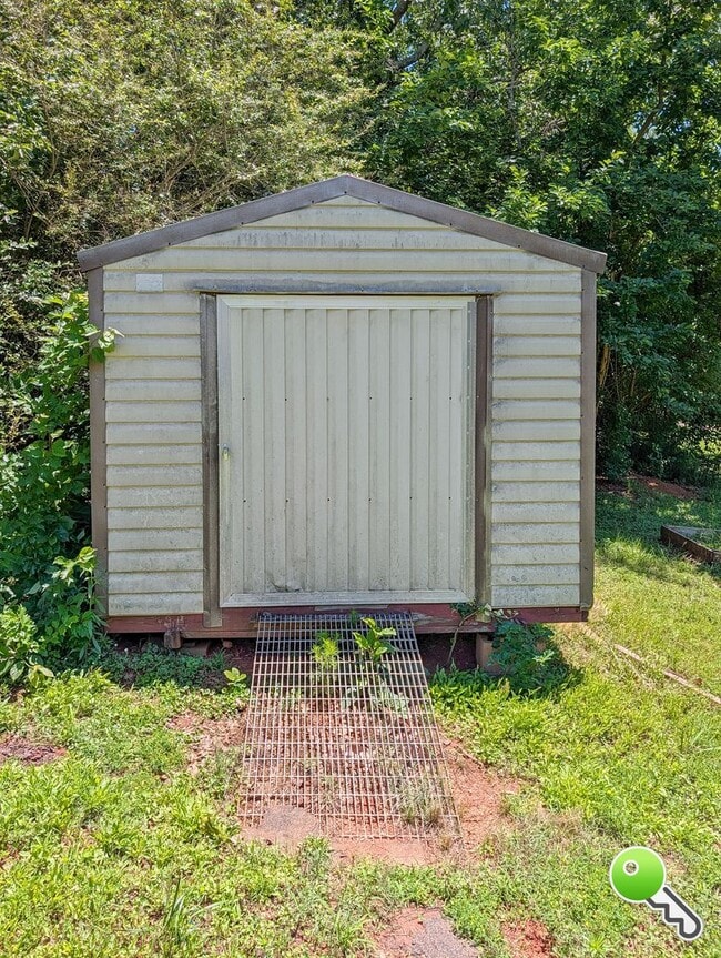 Building Photo - Charming 3BR Home with Covered Parking & Fenced Yard