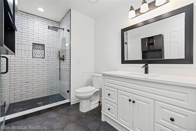 Building Photo - 7432 Azalea Ct