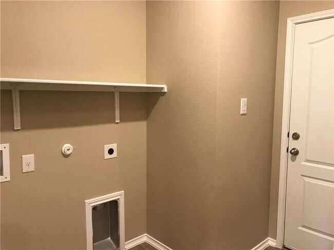 Building Photo - 16615 Brogan Ln