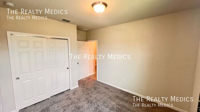 Building Photo - 702 Alta Vista Ct