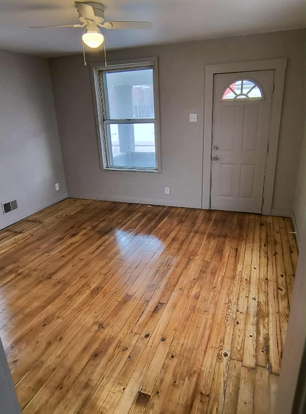 Building Photo - 2231 Charles St