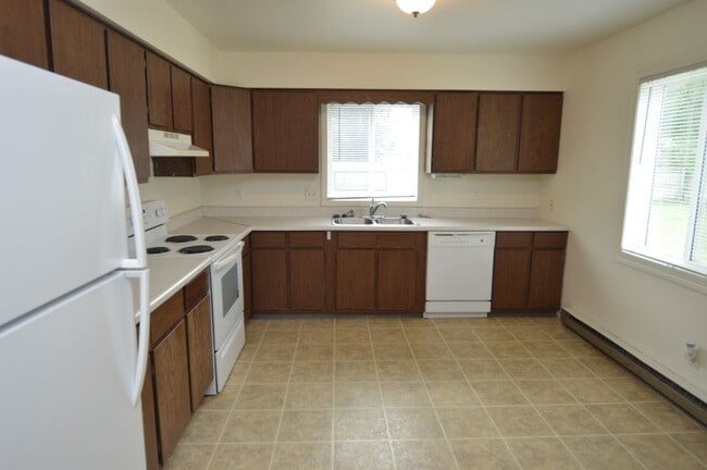 Building Photo - Quiet Side by Side Duplex