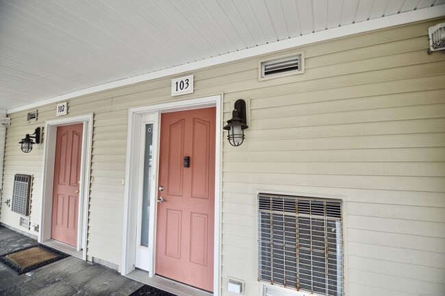 Primary Photo - 3250 Fairfield Ave
