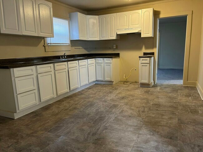 Building Photo - 139 Durant Ave