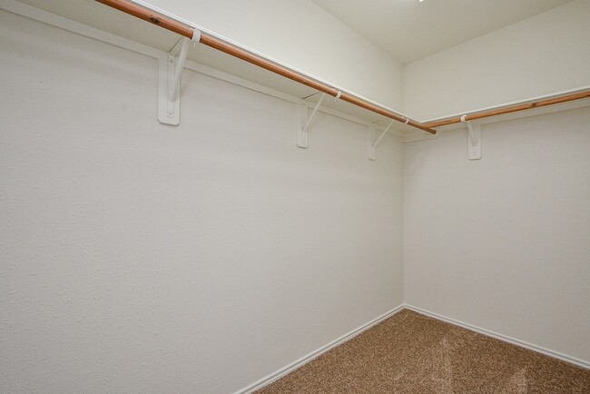 Building Photo - 18326 Thicket Grove Rd