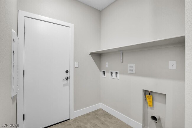 Building Photo - 6360 Pipers Brk Ln