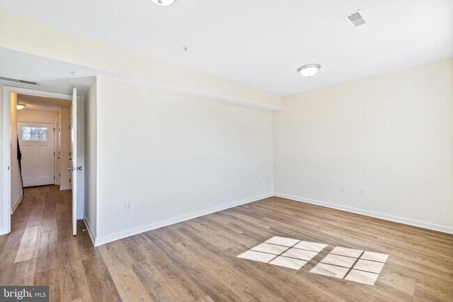 Building Photo - 2059 Clinton Ave