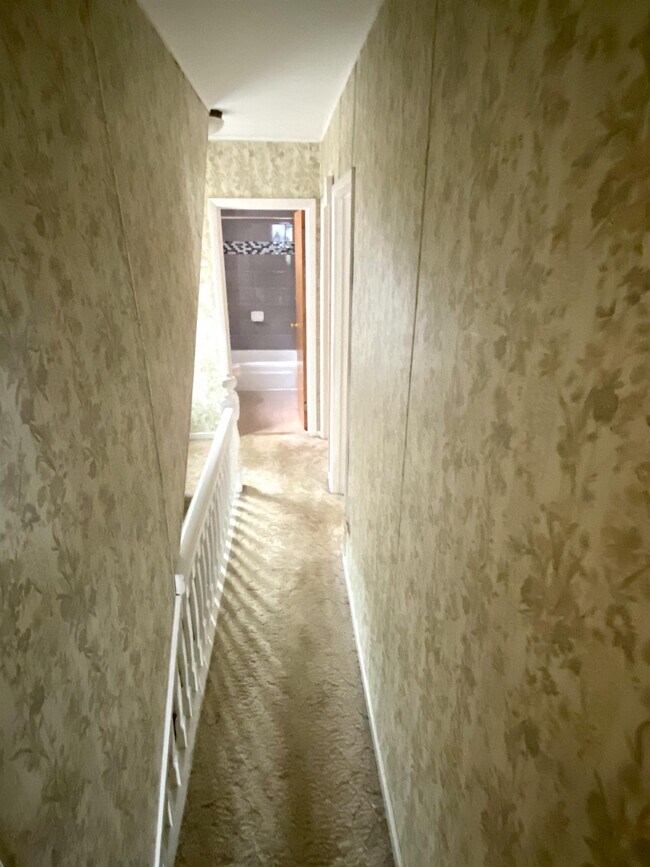 Building Photo - 611 Crown Ave