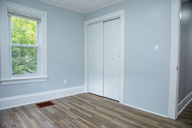 Building Photo - 8 Woodside Ave