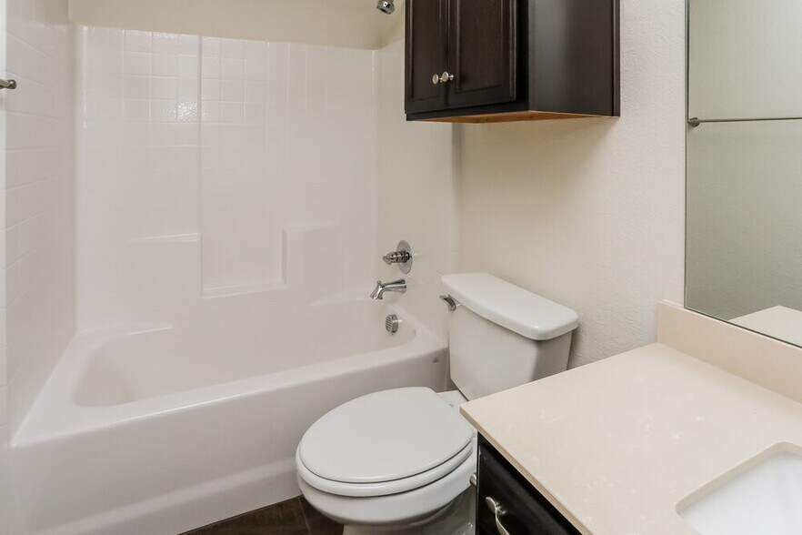 Building Photo - 605 Long Prairie Dr