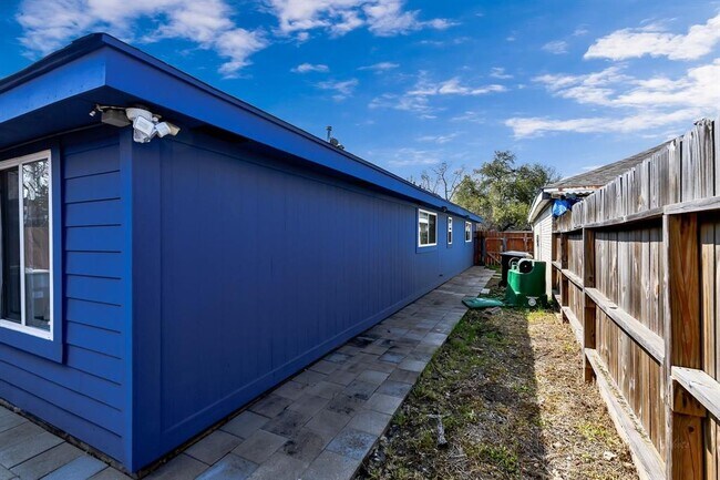 Building Photo - 11019 Willwood Dr