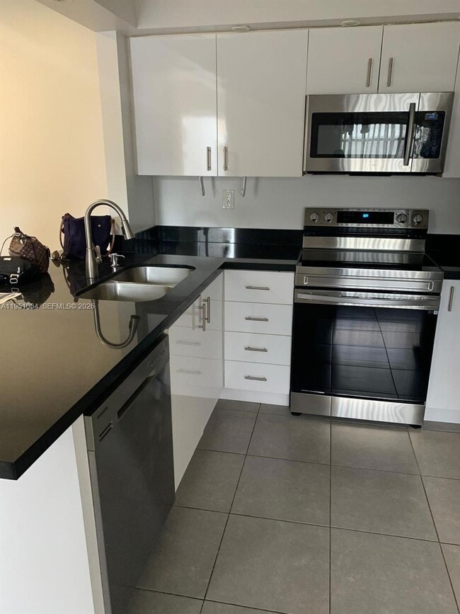 Building Photo - 442 NE 210th Cir Terrace