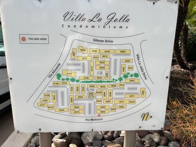 Building Photo - Villa La Jolla