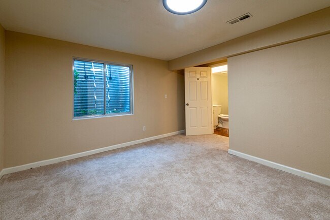 Building Photo - Wonderful 4-bed, 3-bath home adjacent to walking paths and parks