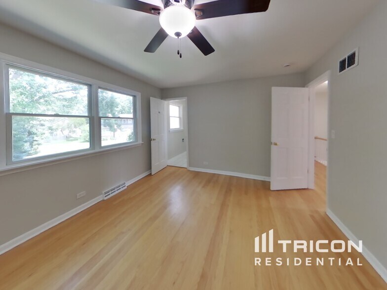 Building Photo - 2206 W Lawrence Ln