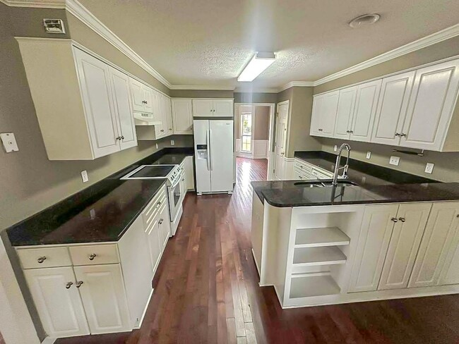 Building Photo - 3007 St James Pl