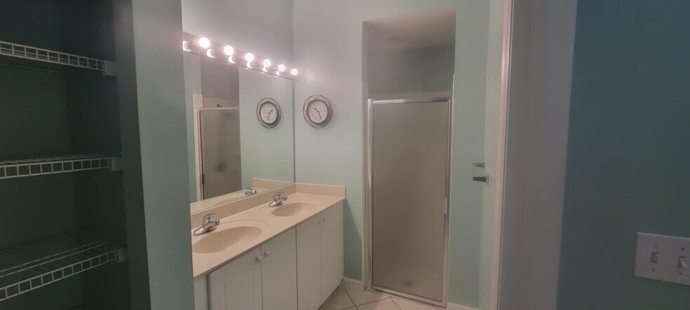Master Bathroom - 4287 Four Oaks Blvd