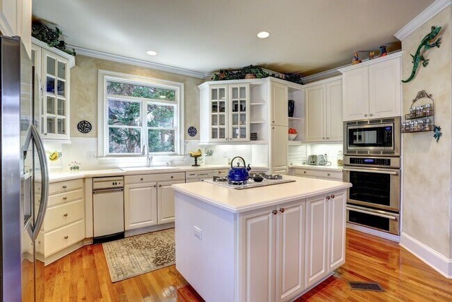 Building Photo - 7610 Wentworth Dr