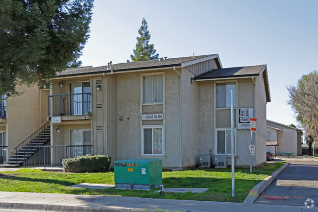 Building Photo - Oakwood Apartments II