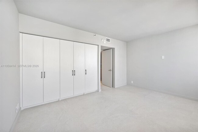 Building Photo - 1541 Brickell Ave