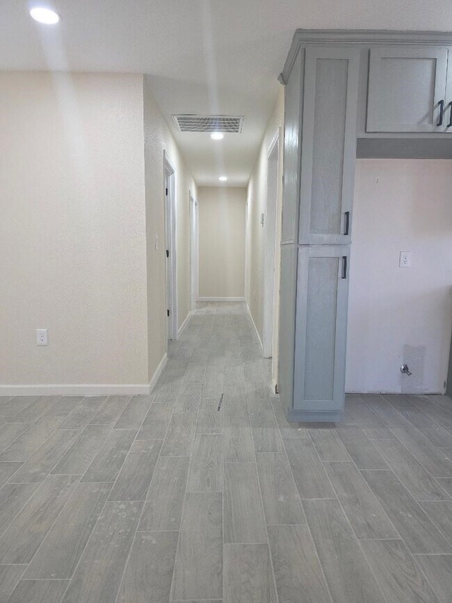 Building Photo - 952 Rd 5858